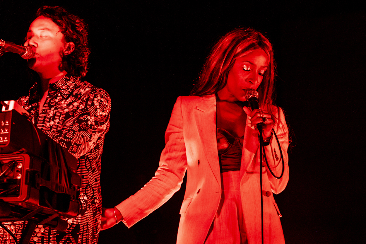 Charlotte Adigéry & Bolis Pupul @ Trix, picture 9, photographed by Sandra Van Watermeulen - FrontView Magazine