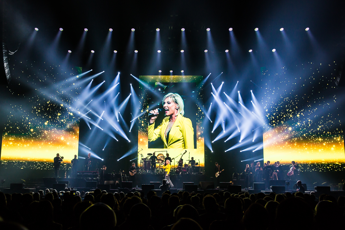 Dana Winner Invites, One Night Only @ Sportpaleis, picture 1, photographed by Marc Verdonck - FrontView Magazine