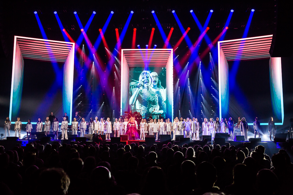 Dana Winner Invites, One Night Only @ Sportpaleis, picture 7, photographed by Marc Verdonck - FrontView Magazine