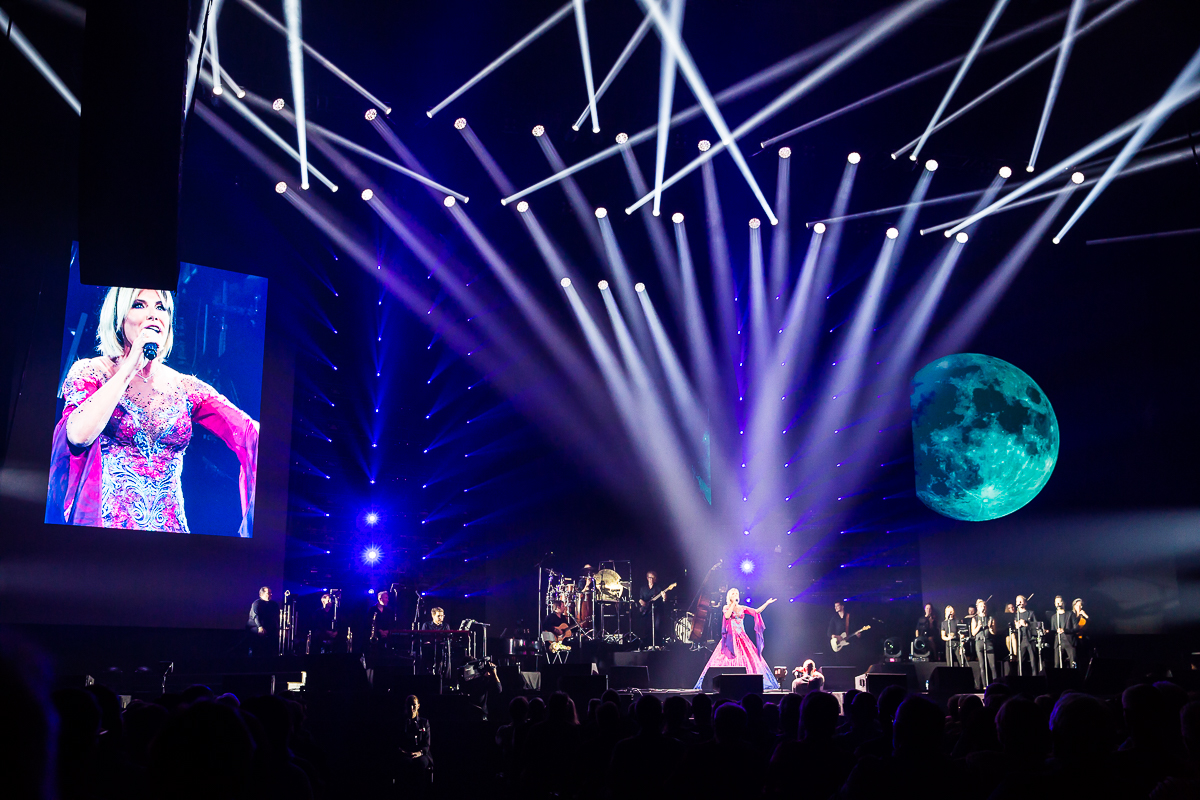 Dana Winner Invites, One Night Only @ Sportpaleis, picture 8, photographed by Marc Verdonck - FrontView Magazine