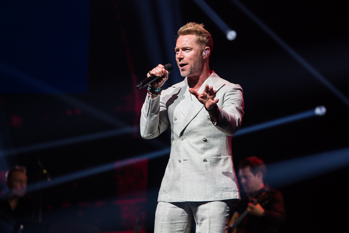 Dana Winner Invites, One Night Only @ Sportpaleis, picture 15, photographed by Marc Verdonck - FrontView Magazine