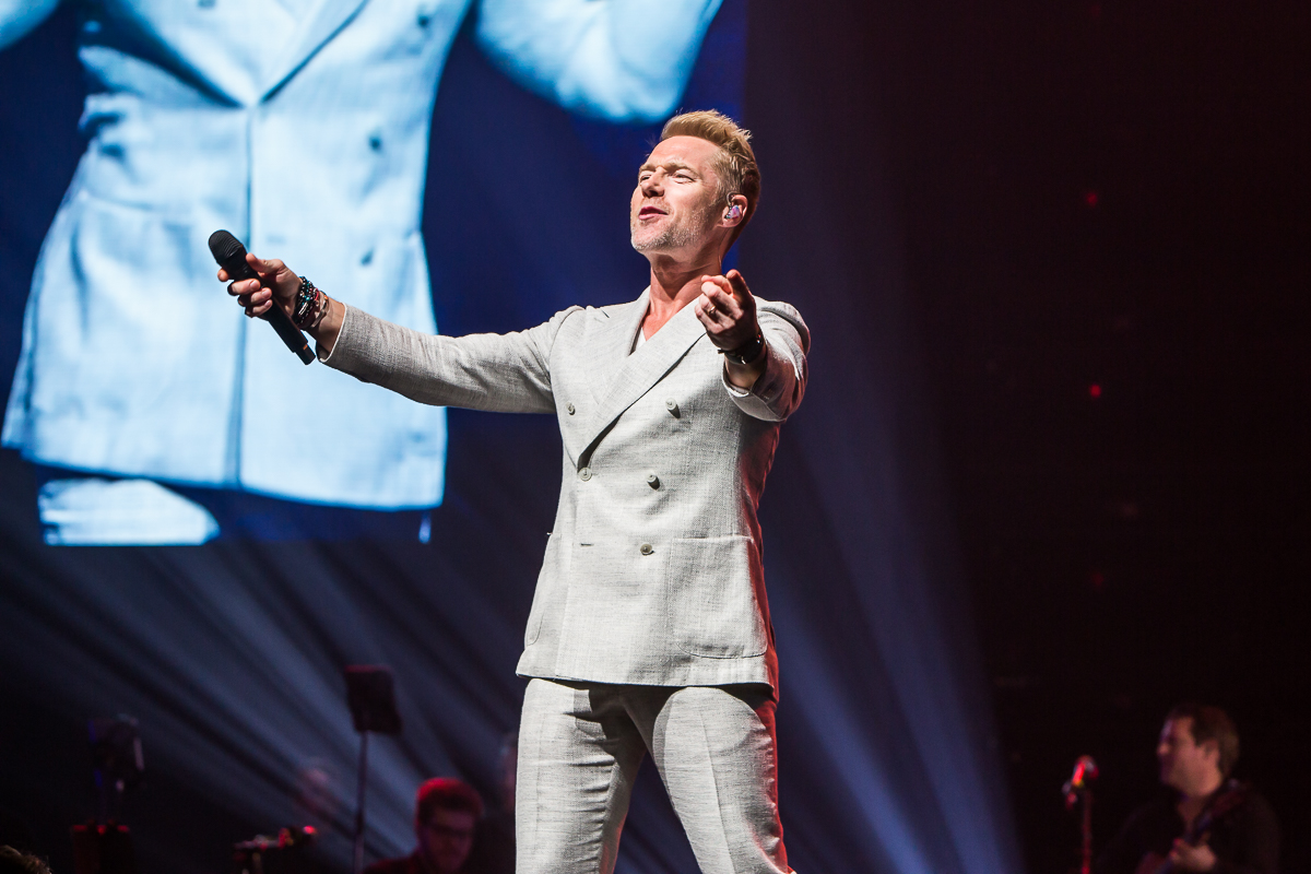 Dana Winner Invites, One Night Only @ Sportpaleis, picture 17, photographed by Marc Verdonck - FrontView Magazine