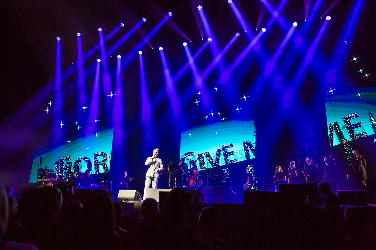 Dana Winner Invites, One Night Only @ Sportpaleis, picture 18, photographed by Marc Verdonck - FrontView Magazine