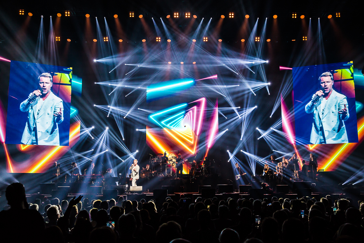 Dana Winner Invites, One Night Only @ Sportpaleis, picture 22, photographed by Marc Verdonck - FrontView Magazine