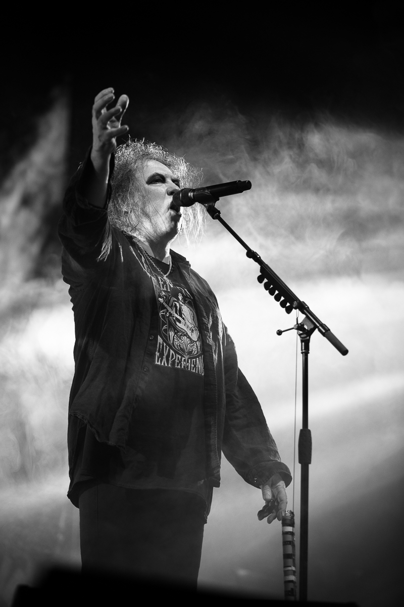 The Cure @ Stade Couvert de Liévin, picture 4, photographed by Anais Callens - FrontView Magazine