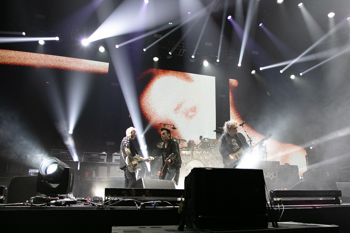 The Cure @ Stade Couvert de Liévin, picture 26, photographed by Anais Callens - FrontView Magazine