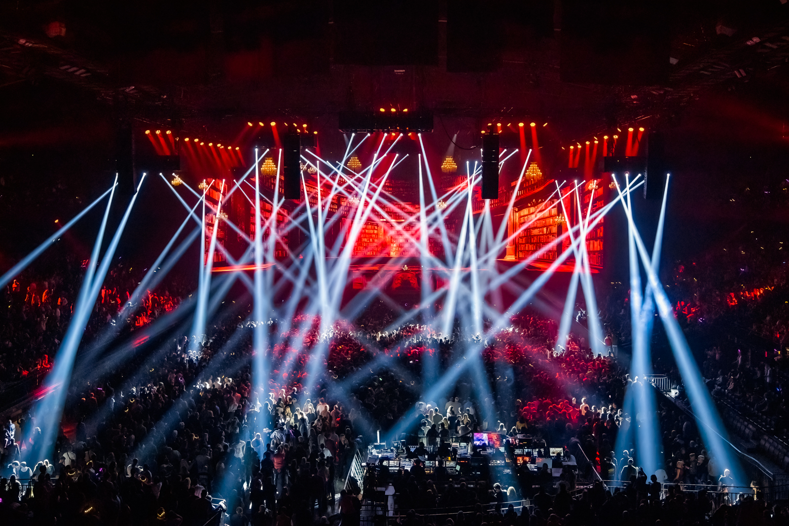 Dimitri Vegas & Like Mike Live in Sportpaleis, foto 12, foto's door Paul Jongeneelen - FrontView Magazine