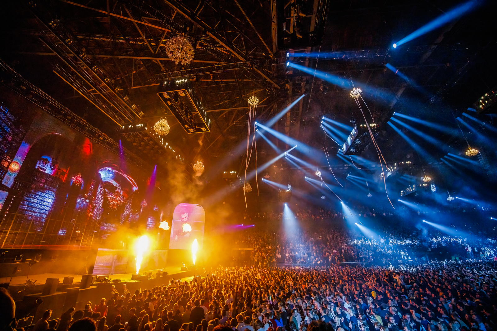 Dimitri Vegas & Like Mike Live in Sportpaleis, foto 15, foto's door Paul Jongeneelen - FrontView Magazine