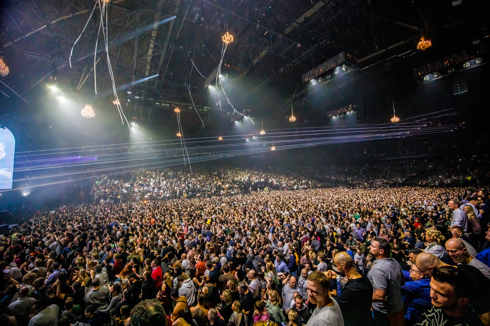 Dimitri Vegas & Like Mike Live in Sportpaleis, foto 20, foto's door Paul Jongeneelen - FrontView Magazine