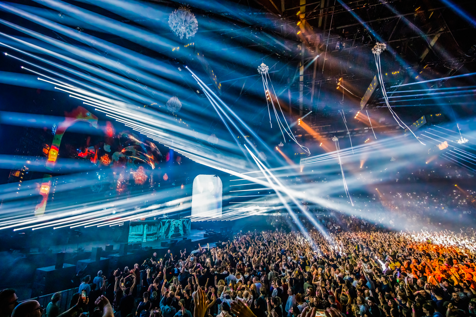 Dimitri Vegas & Like Mike Live in Sportpaleis, foto 28, foto's door Paul Jongeneelen - FrontView Magazine