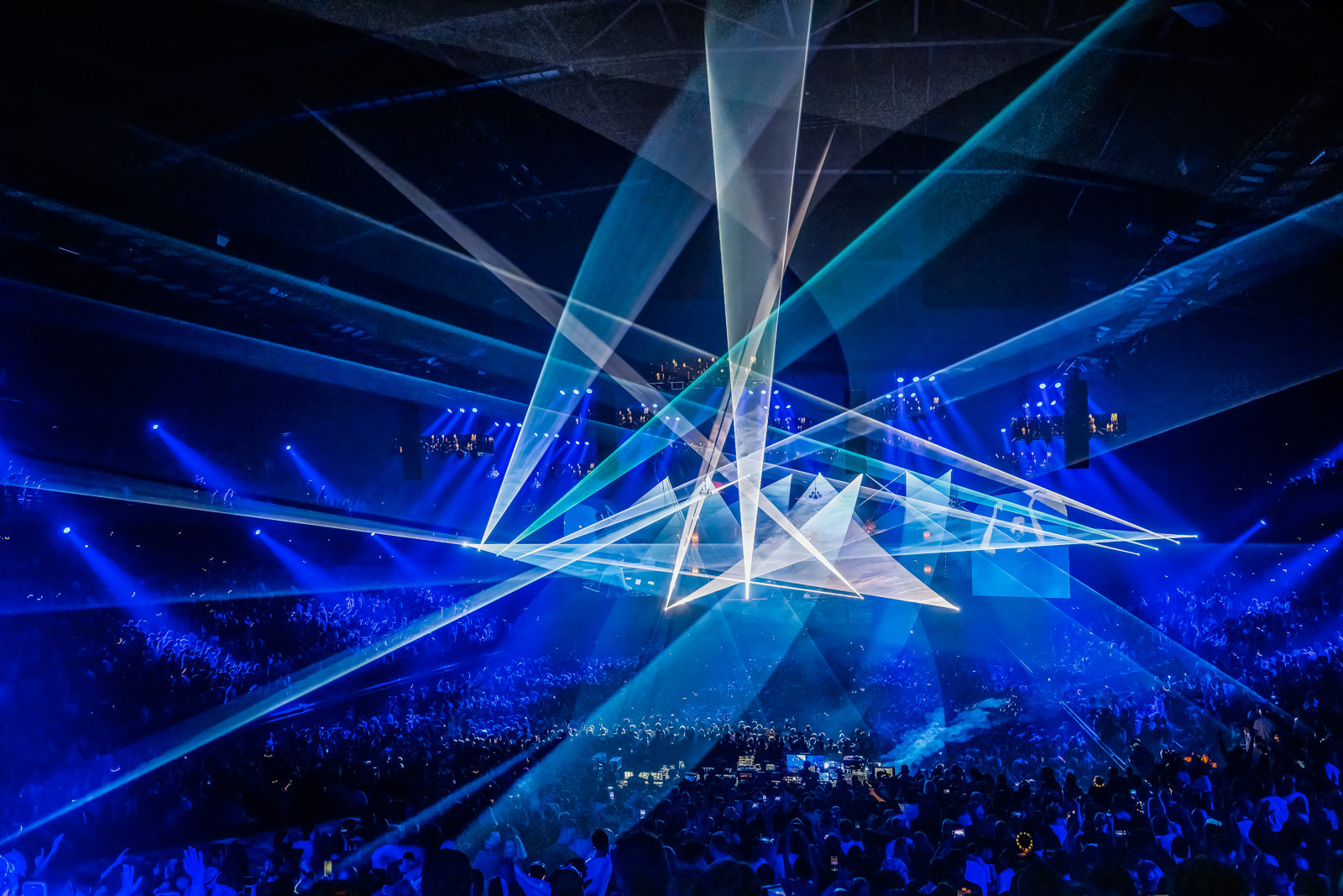 Dimitri Vegas & Like Mike Live in Sportpaleis, foto 35, foto's door Paul Jongeneelen - FrontView Magazine