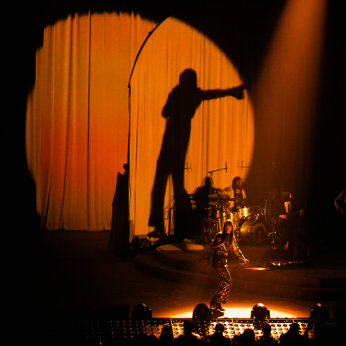 Clara Luciani - Respire Encore Tour @ Zénith de Lille, picture 15, photographed by Anais Callens - FrontView Magazine