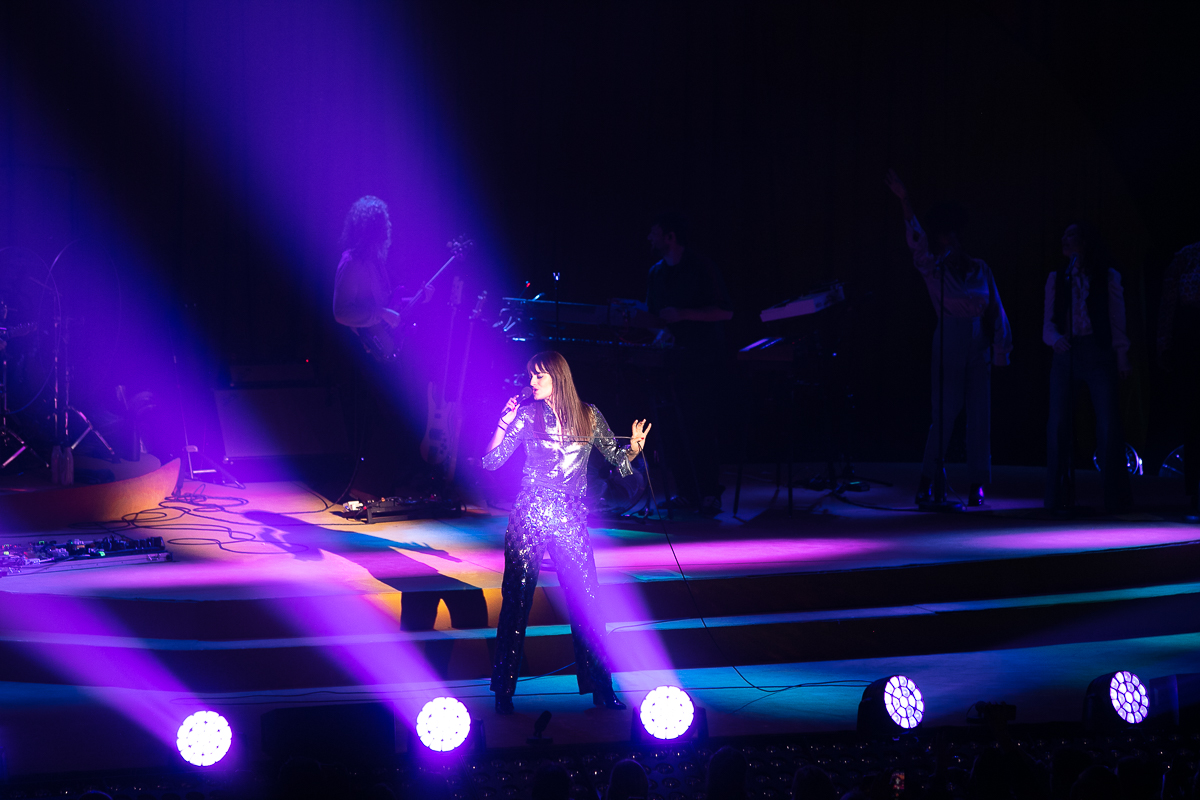 Clara Luciani - Respire Encore Tour @ Zénith de Lille, picture 26, photographed by Anais Callens - FrontView Magazine