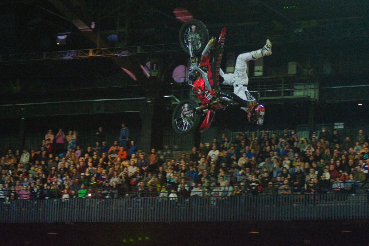 Hot Wheels Glow Party @ Sportpaleis, picture 17, photographed by Luc Klinckaert - FrontView Magazine