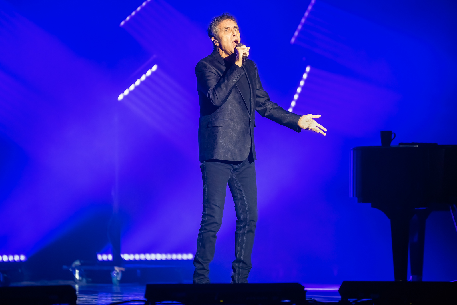 Julien Clerc En concert @ De Roma, picture 8, photographed by Paul Jongeneelen - FrontView Magazine