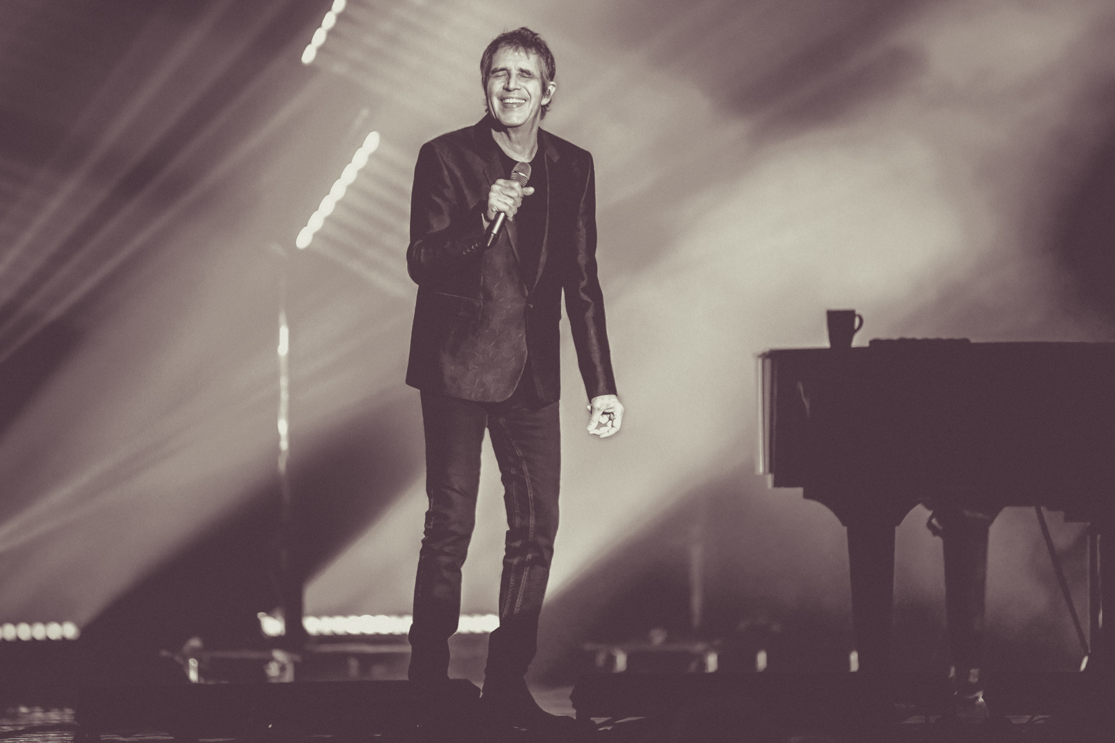 Julien Clerc En concert @ De Roma, picture 12, photographed by Paul Jongeneelen - FrontView Magazine