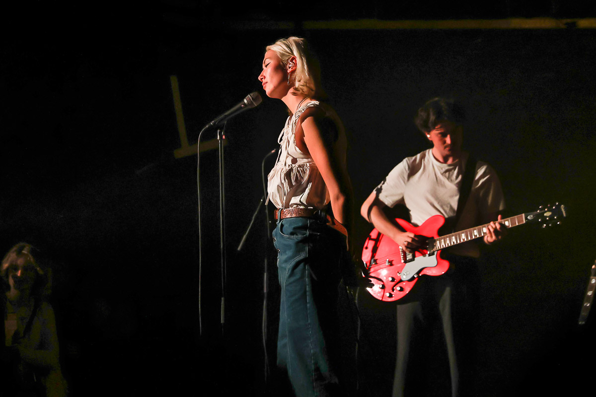 Nieve Ella @ Trix, picture 1, photographed by Marc Verdonck - FrontView Magazine