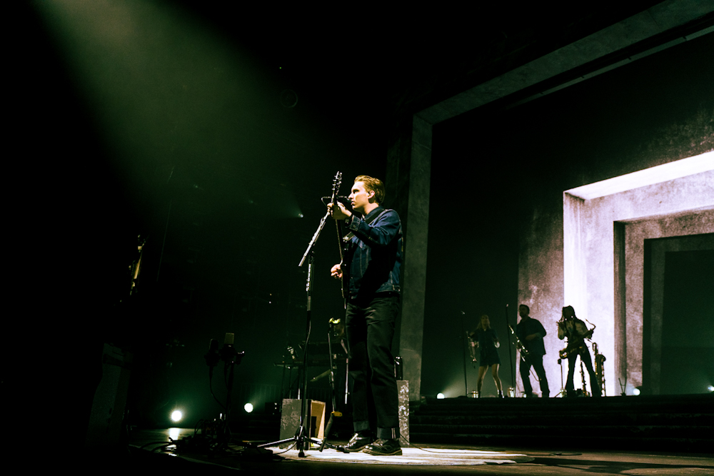 George Ezra @ Vorst Nationaal, picture 3, photographed by Claudia Guldentops - FrontView Magazine
