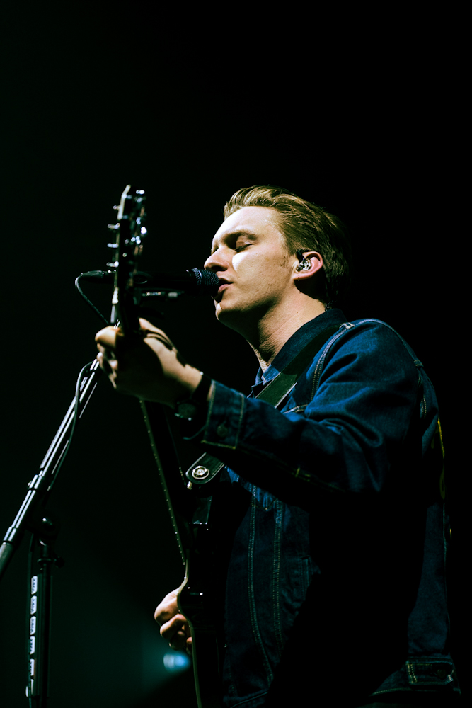 George Ezra @ Vorst Nationaal, picture 4, photographed by Claudia Guldentops - FrontView Magazine