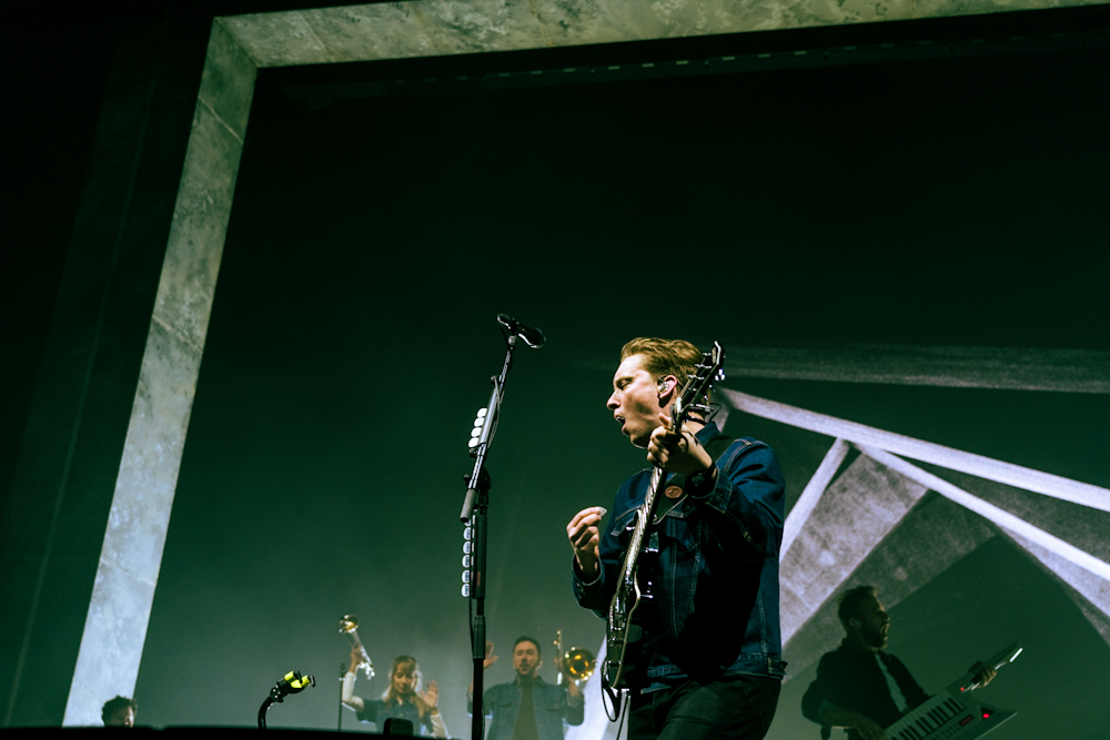 George Ezra @ Vorst Nationaal, picture 6, photographed by Claudia Guldentops - FrontView Magazine