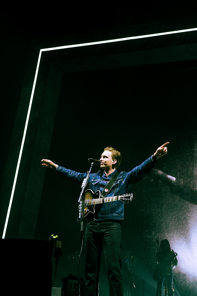 George Ezra @ Vorst Nationaal, picture 7, photographed by Claudia Guldentops - FrontView Magazine