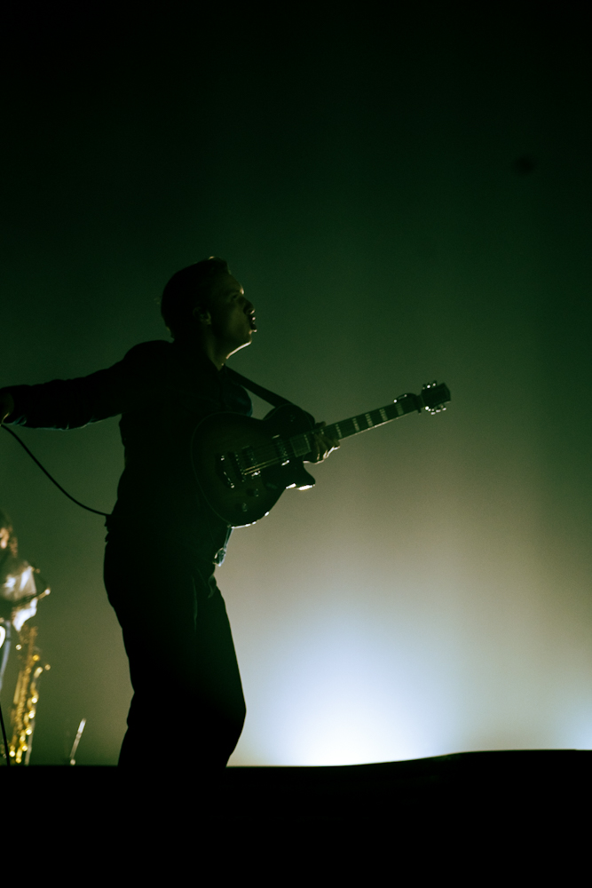George Ezra @ Vorst Nationaal, picture 9, photographed by Claudia Guldentops - FrontView Magazine
