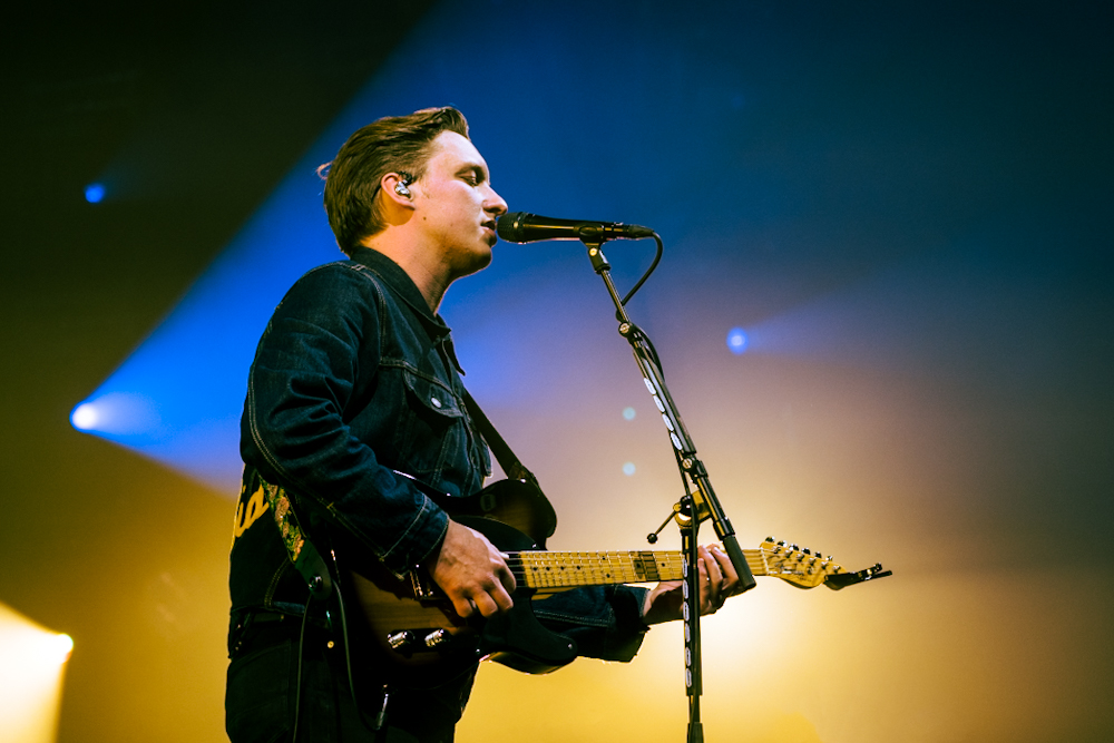 George Ezra @ Vorst Nationaal, picture 14, photographed by Claudia Guldentops - FrontView Magazine