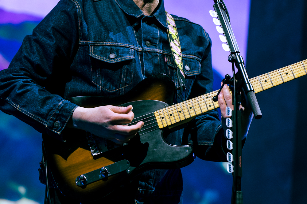 George Ezra @ Vorst Nationaal, picture 15, photographed by Claudia Guldentops - FrontView Magazine