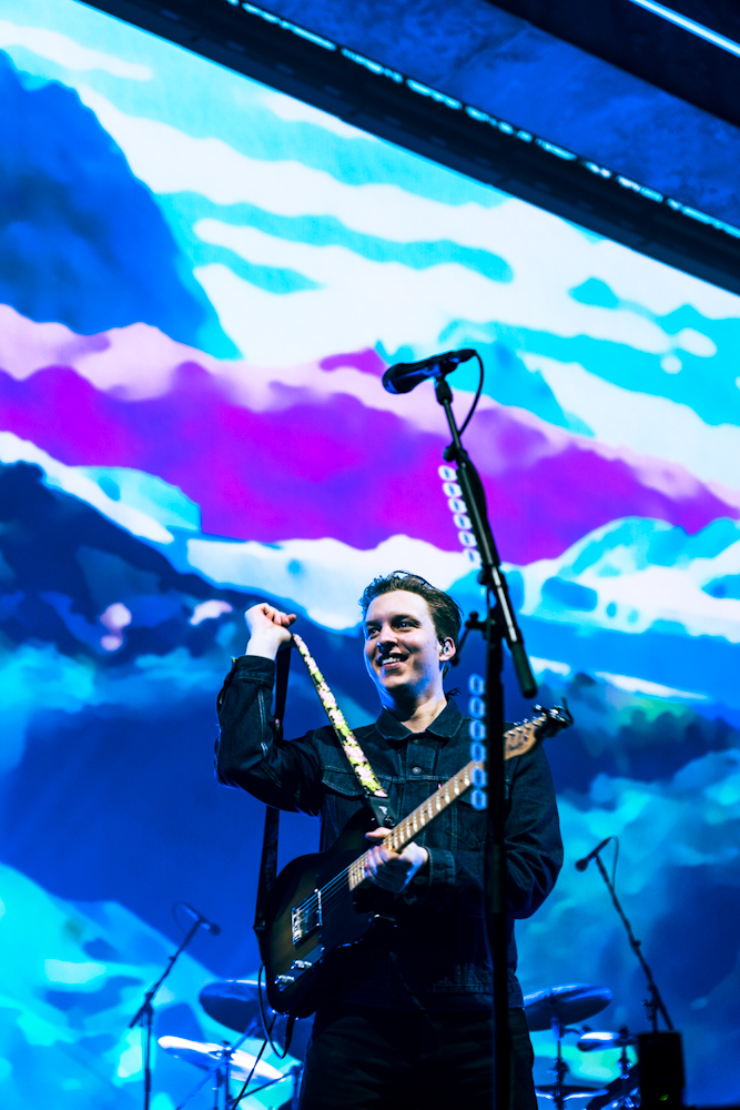 George Ezra @ Vorst Nationaal, picture 16, photographed by Claudia Guldentops - FrontView Magazine