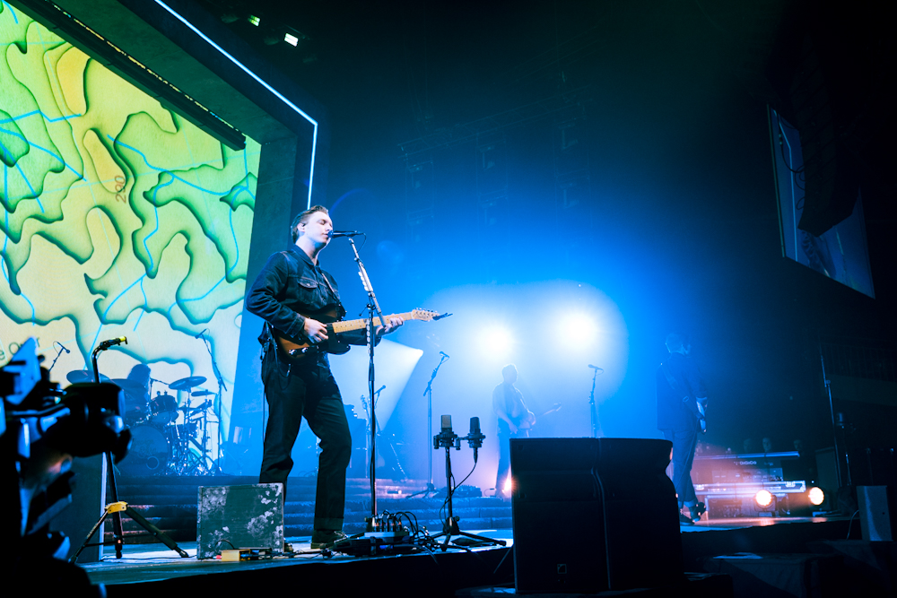 George Ezra @ Vorst Nationaal, picture 19, photographed by Claudia Guldentops - FrontView Magazine