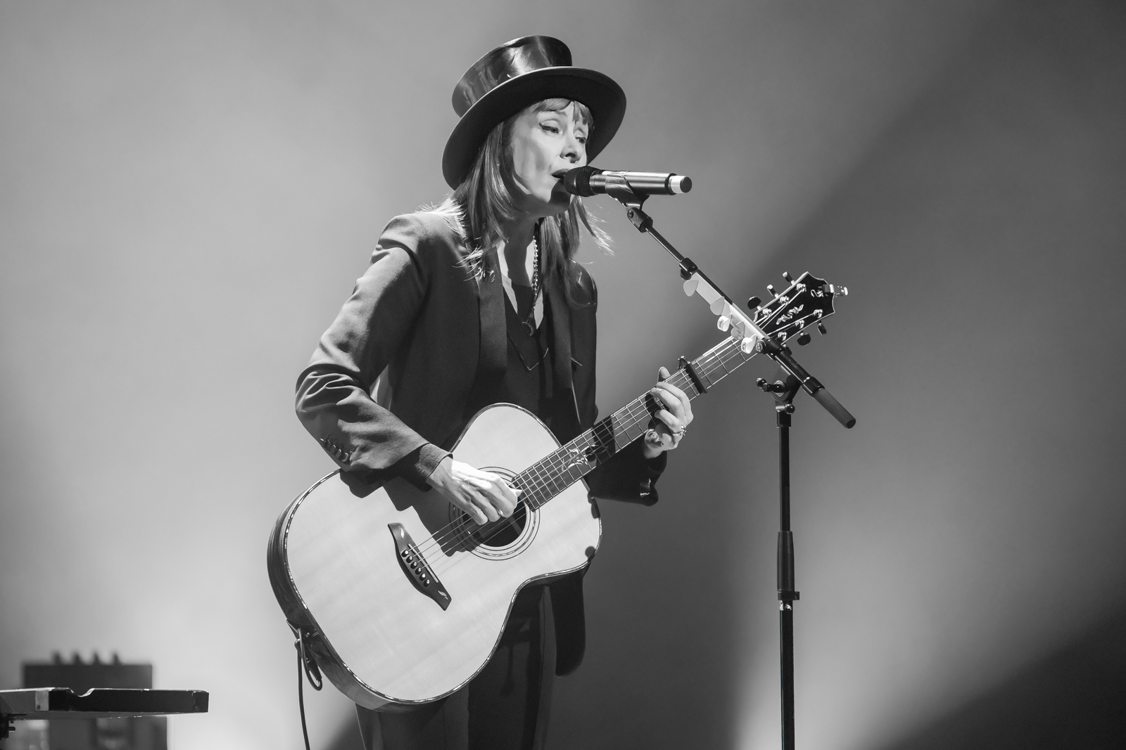 Suzanne Vega Live in concert, picture 3, photographed by Paul Jongeneelen - FrontView Magazine