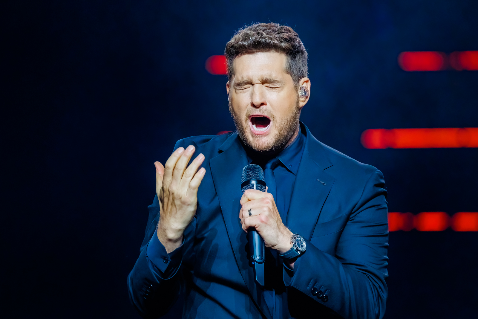 Michael Bublé in concert "Higher Tour" live at Sportpaleis, foto 16, foto's door Paul Jongeneelen - FrontView Magazine