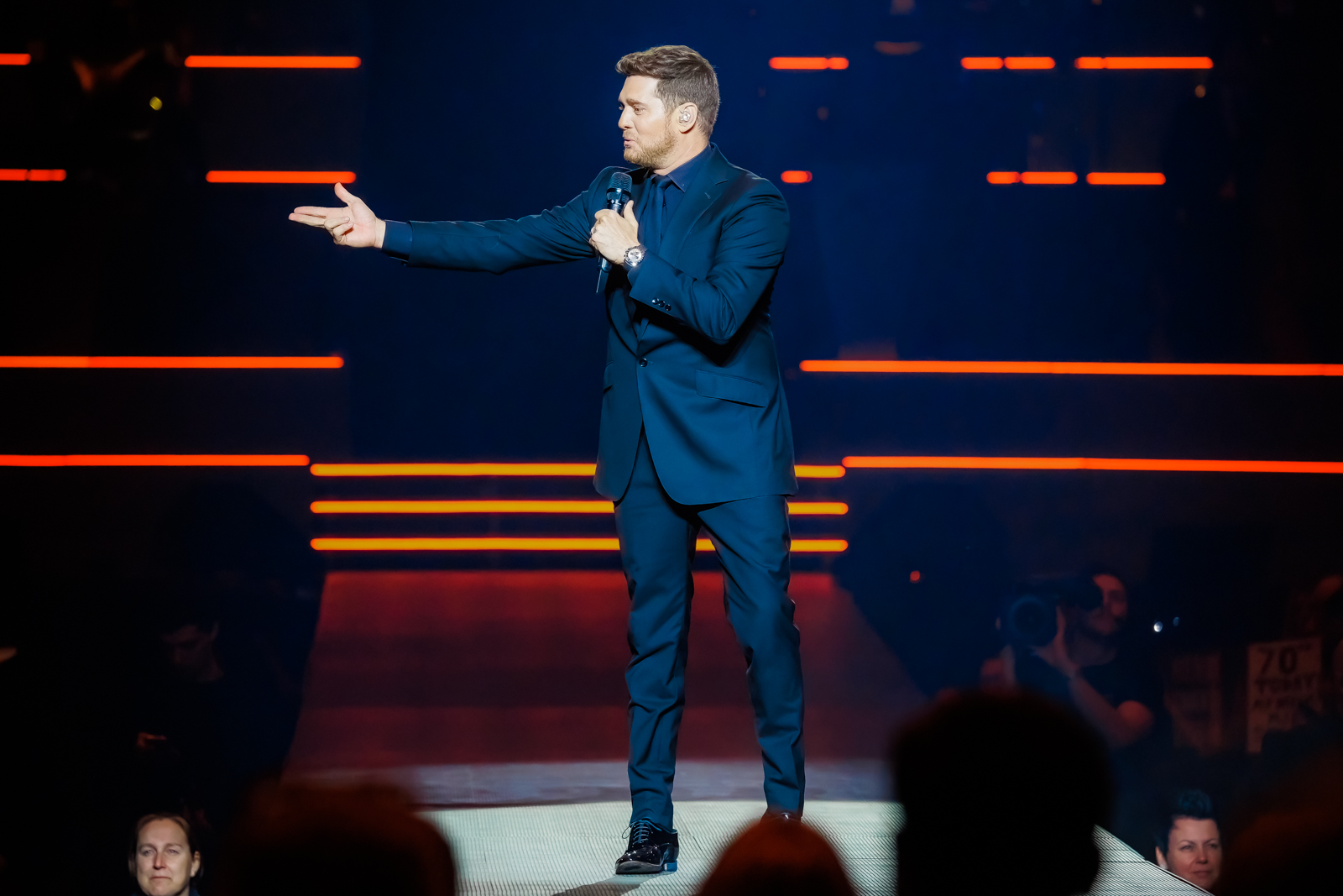 Michael Bublé in concert "Higher Tour" live at Sportpaleis, foto 23, foto's door Paul Jongeneelen - FrontView Magazine
