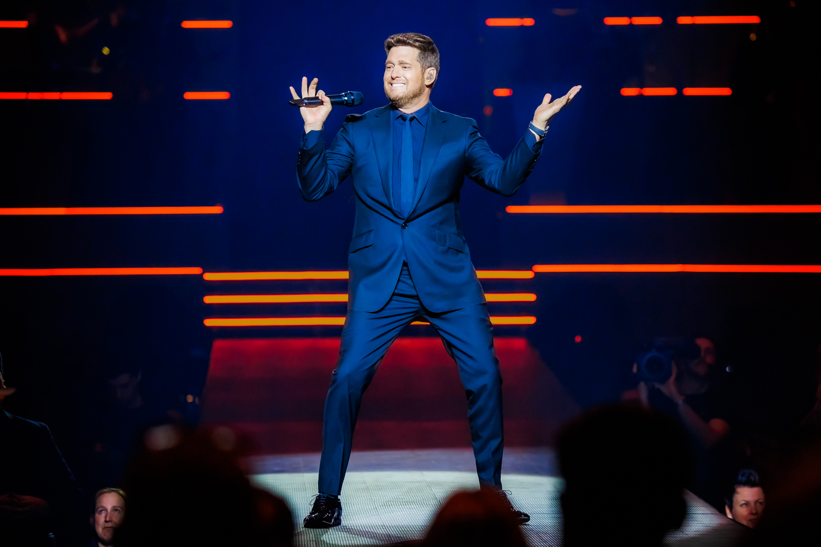 Michael Bublé in concert "Higher Tour" live at Sportpaleis, foto 24, foto's door Paul Jongeneelen - FrontView Magazine