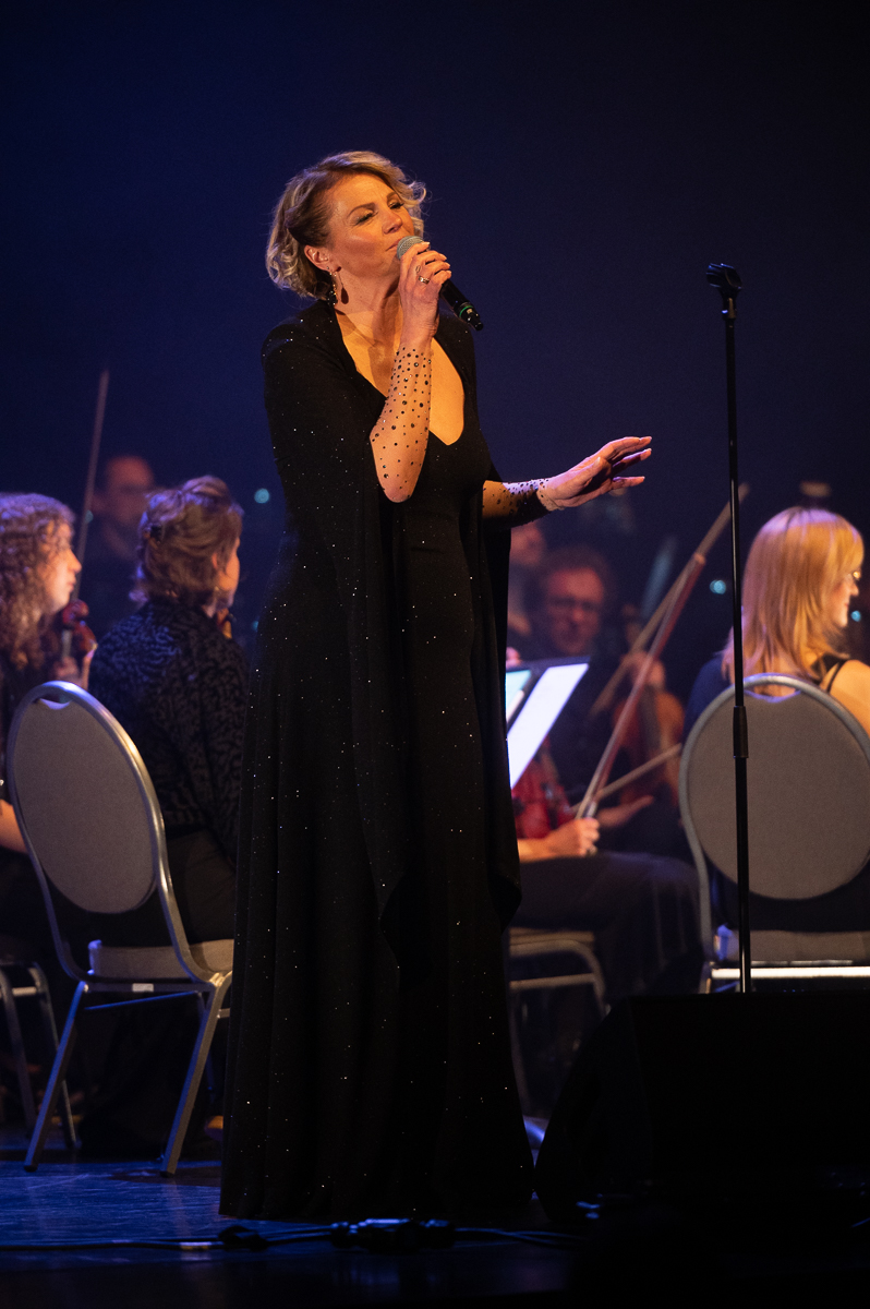 Barbara Dex in 't groot @ Warande, picture 12, photographed by Gert Daemen - FrontView Magazine