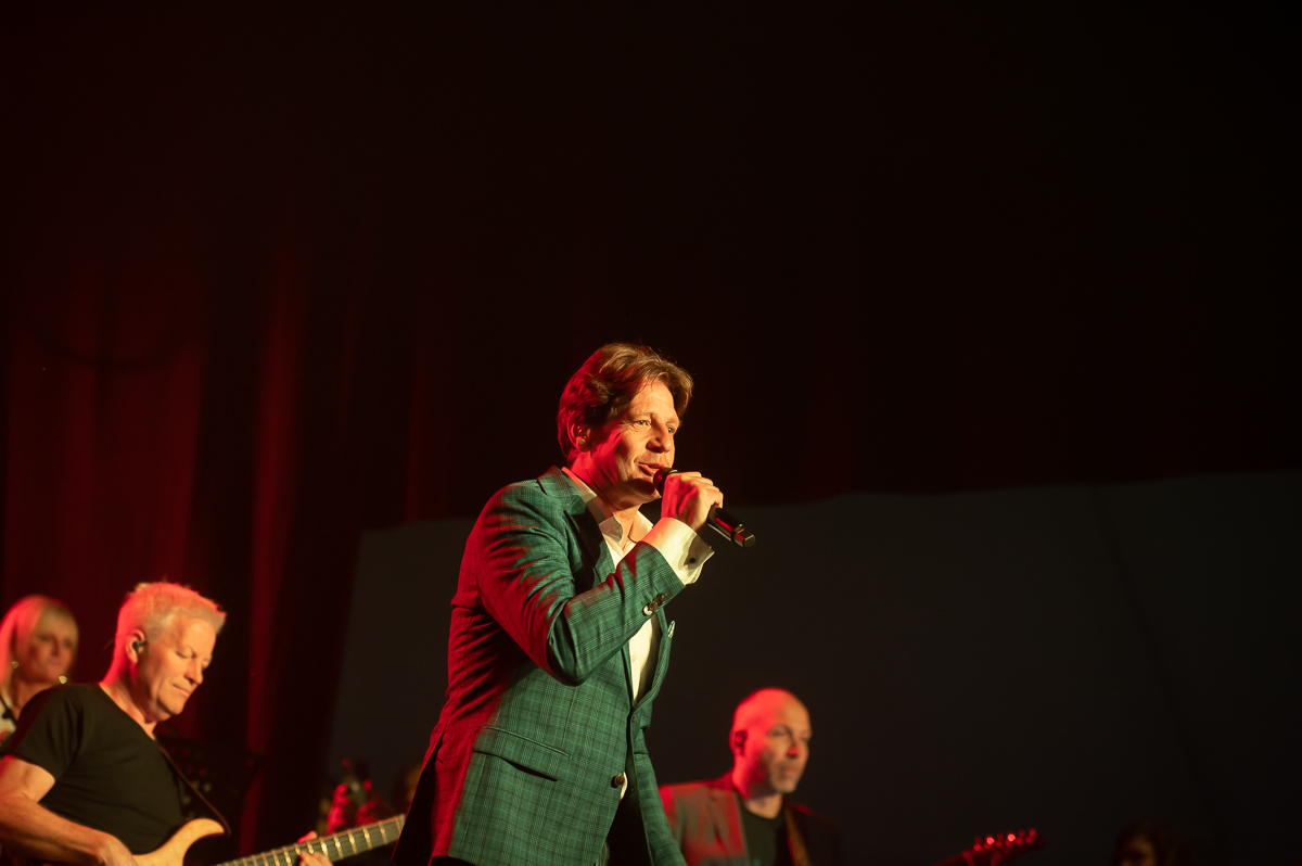 Günther Neefs @ Arendonk zingt en swingt, picture 1, photographed by Gert Daemen - FrontView Magazine