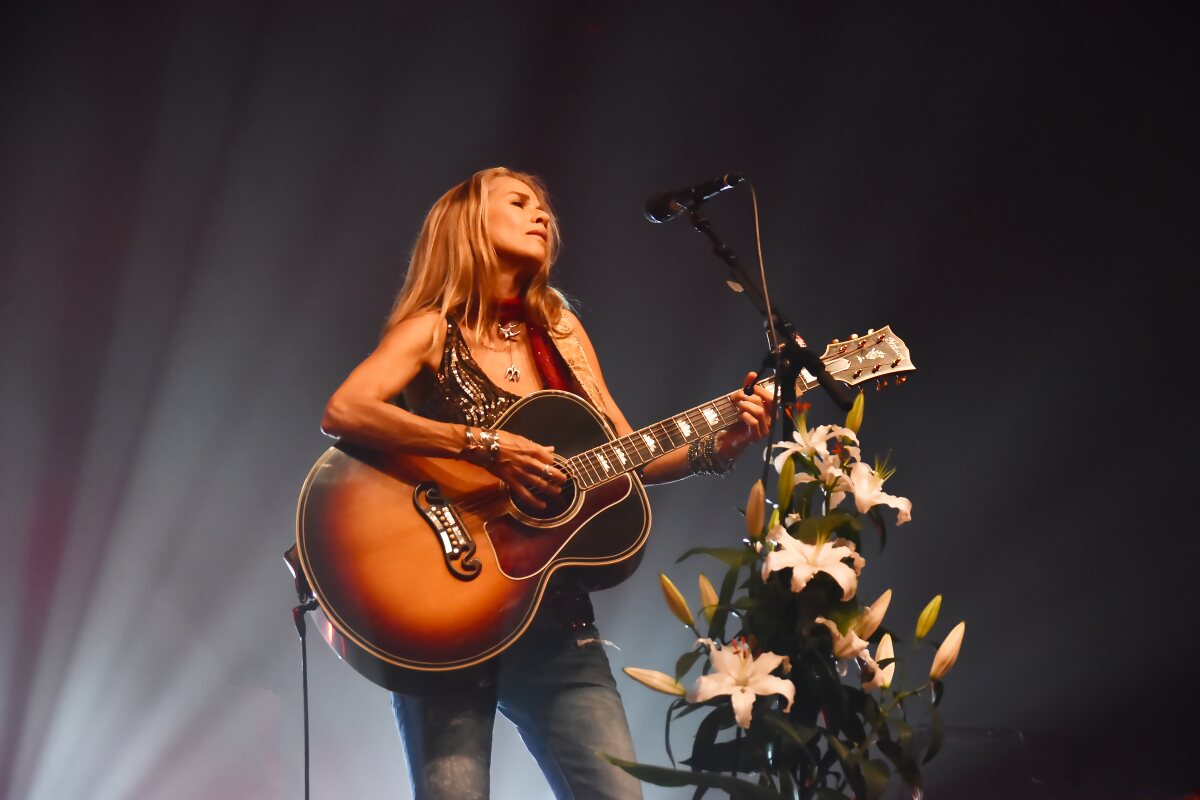 Heather Nova @ Labadoux, foto 1, foto's door Luc Klinckaert - FrontView Magazine
