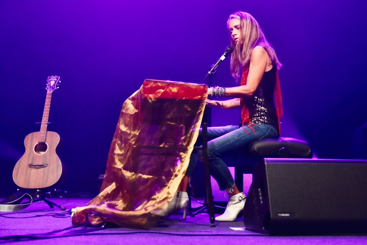 Heather Nova @ Labadoux, foto 4, foto's door Luc Klinckaert - FrontView Magazine