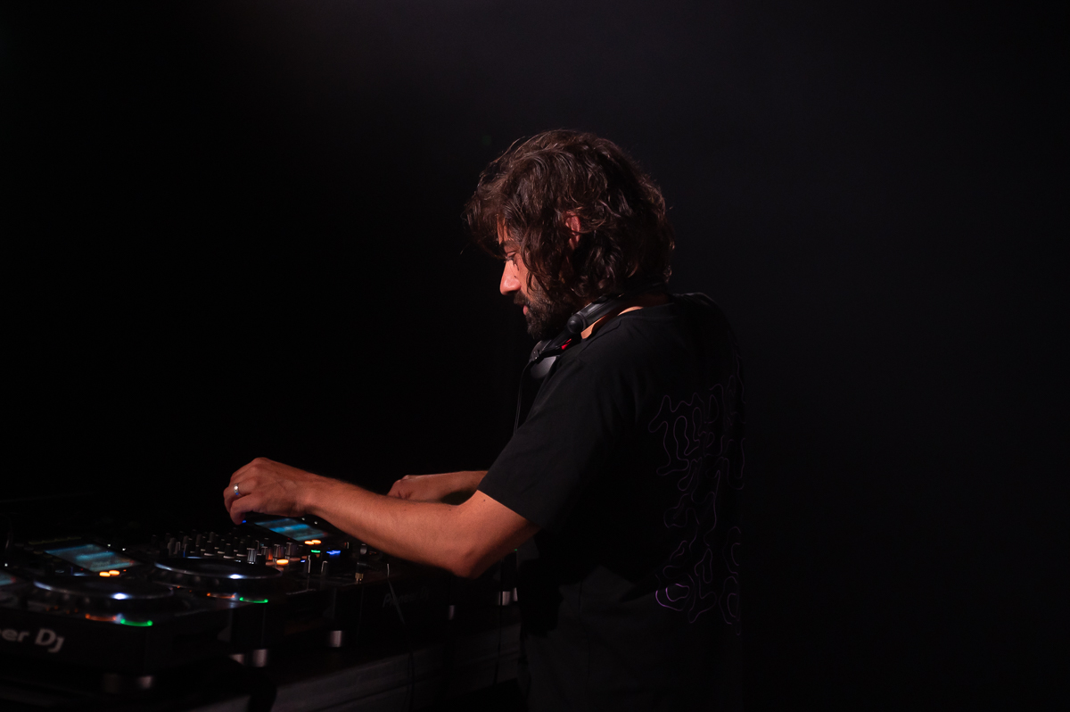 Nadiem Shah ft. Mc Six @ Arendonk zingt en swingt, picture 2, photographed by Gert Daemen - FrontView Magazine