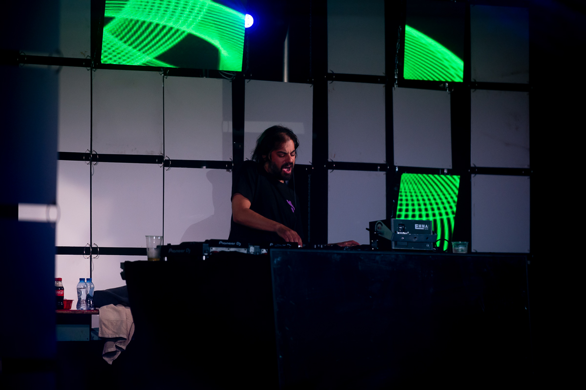 Nadiem Shah ft. Mc Six @ Arendonk zingt en swingt, picture 12, photographed by Gert Daemen - FrontView Magazine