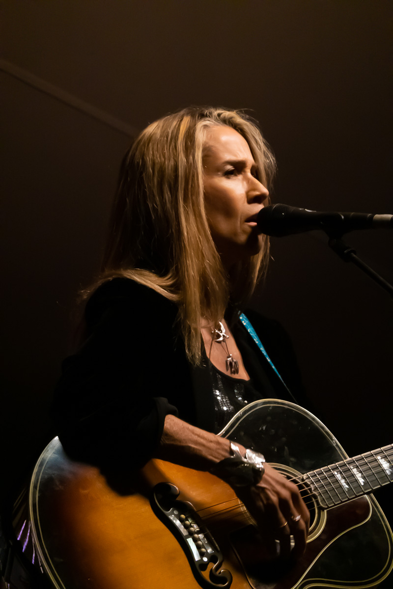 Heather Nova @ Kamvuurconcerten Horst, picture 11, photographed by Luc Klinckaert - FrontView Magazine