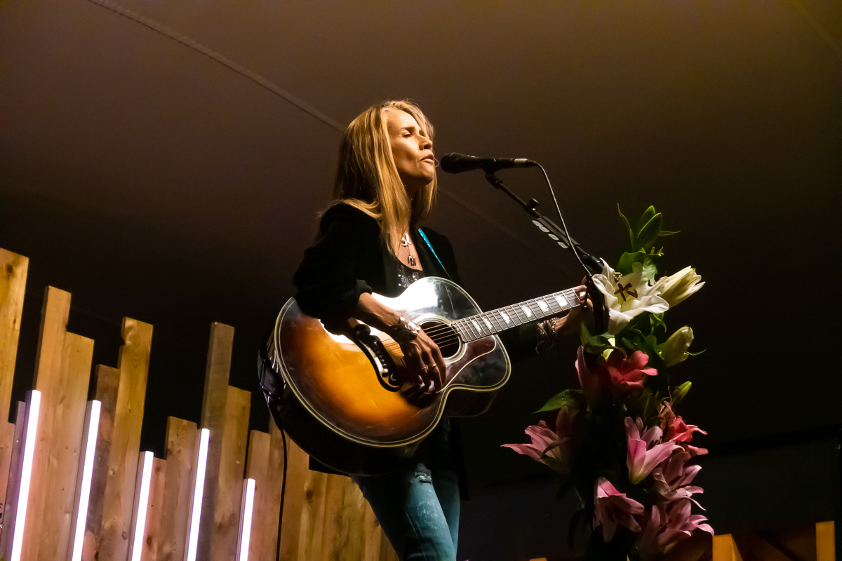 Heather Nova @ Kamvuurconcerten Horst, picture 12, photographed by Luc Klinckaert - FrontView Magazine