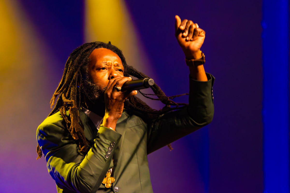 Max Romeo with Xana and Azizzi Romeo + Lutan Fyah, Droop Lion @ De Roma, picture 2, photographed by Luc Klinckaert - FrontView Magazine