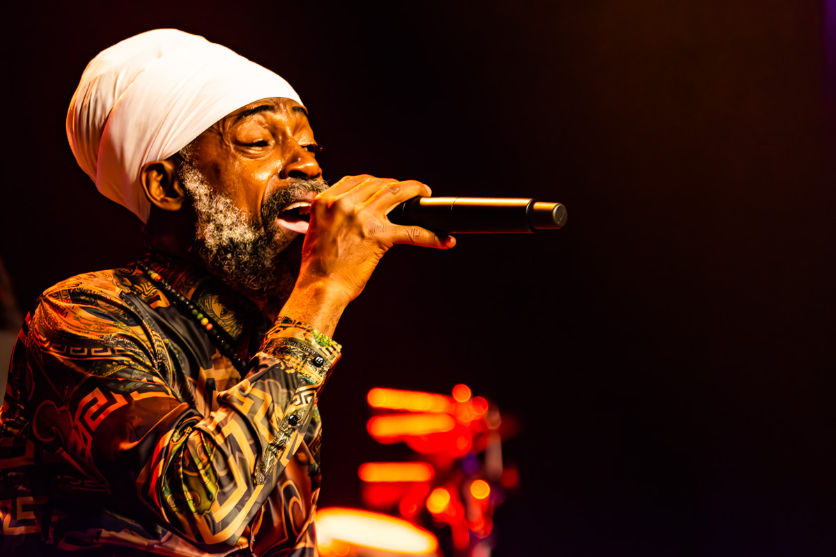 Max Romeo with Xana and Azizzi Romeo + Lutan Fyah, Droop Lion @ De Roma, picture 15, photographed by Luc Klinckaert - FrontView Magazine
