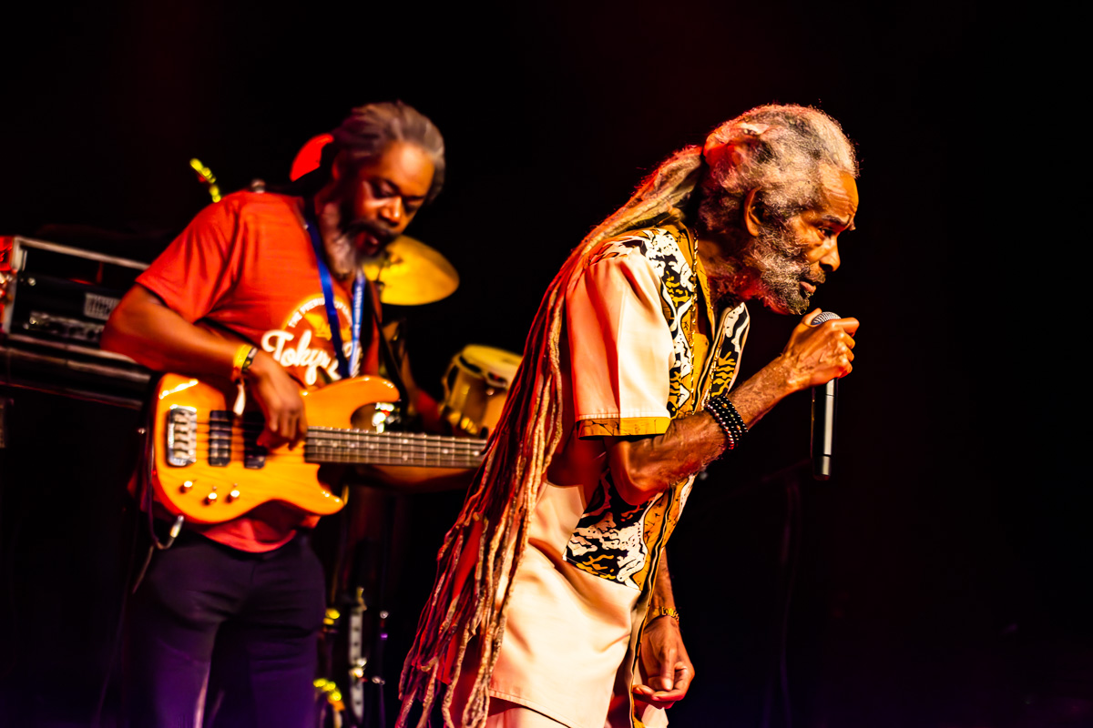Max Romeo with Xana and Azizzi Romeo + Lutan Fyah, Droop Lion @ De Roma, picture 35, photographed by Luc Klinckaert - FrontView Magazine