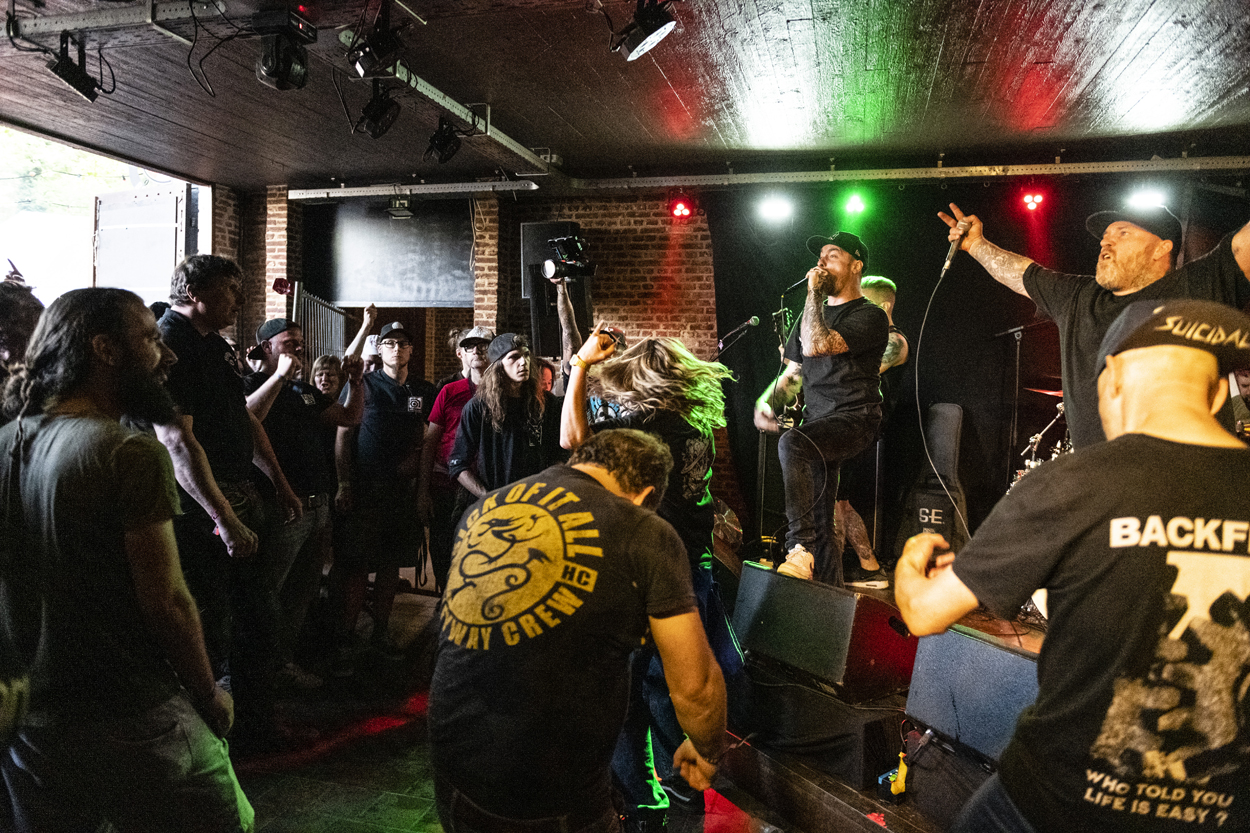 Do or Die @ Antwerp Metal Fest, picture 1, photographed by Sandra Van Watermeulen - FrontView Magazine