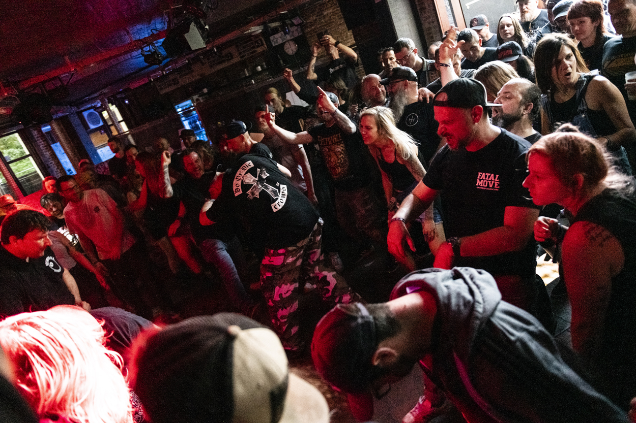 Do or Die @ Antwerp Metal Fest, picture 13, photographed by Sandra Van Watermeulen - FrontView Magazine