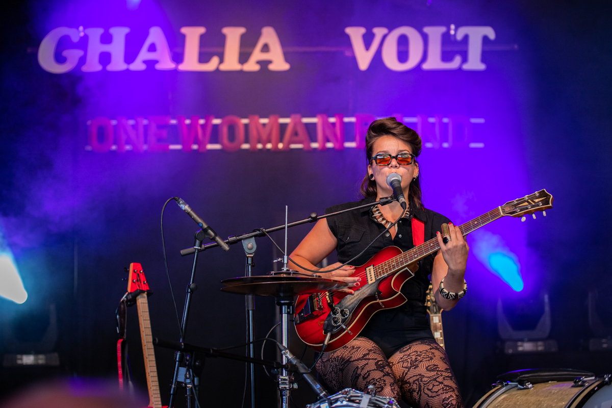 Ghalia Volt @ Blues Peer, picture 2, photographed by Leen Verlinden - FrontView Magazine