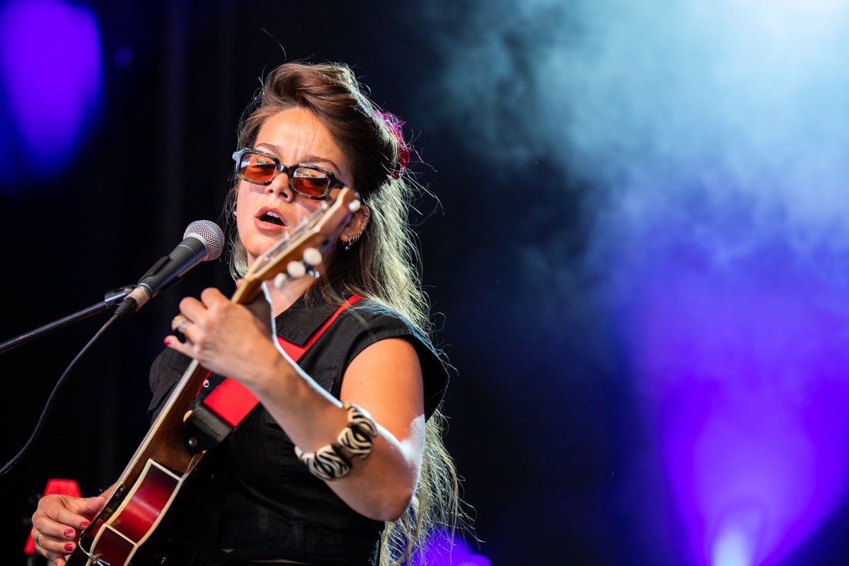 Ghalia Volt @ Blues Peer, picture 3, photographed by Leen Verlinden - FrontView Magazine
