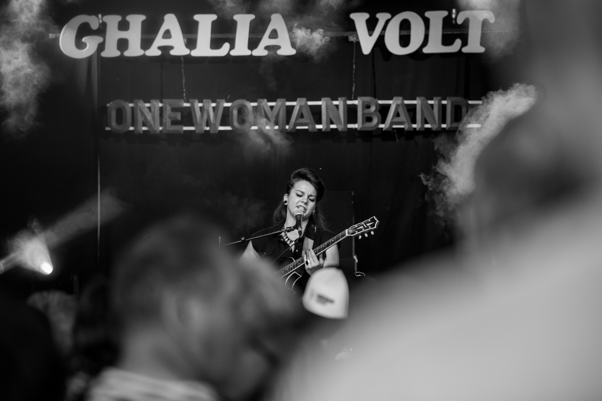 Ghalia Volt @ Blues Peer, picture 7, photographed by Leen Verlinden - FrontView Magazine